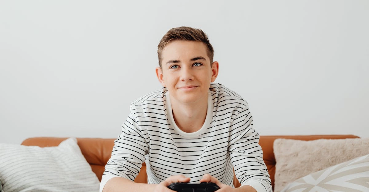 Зона отдыха в домашней мастерской с игровым местом